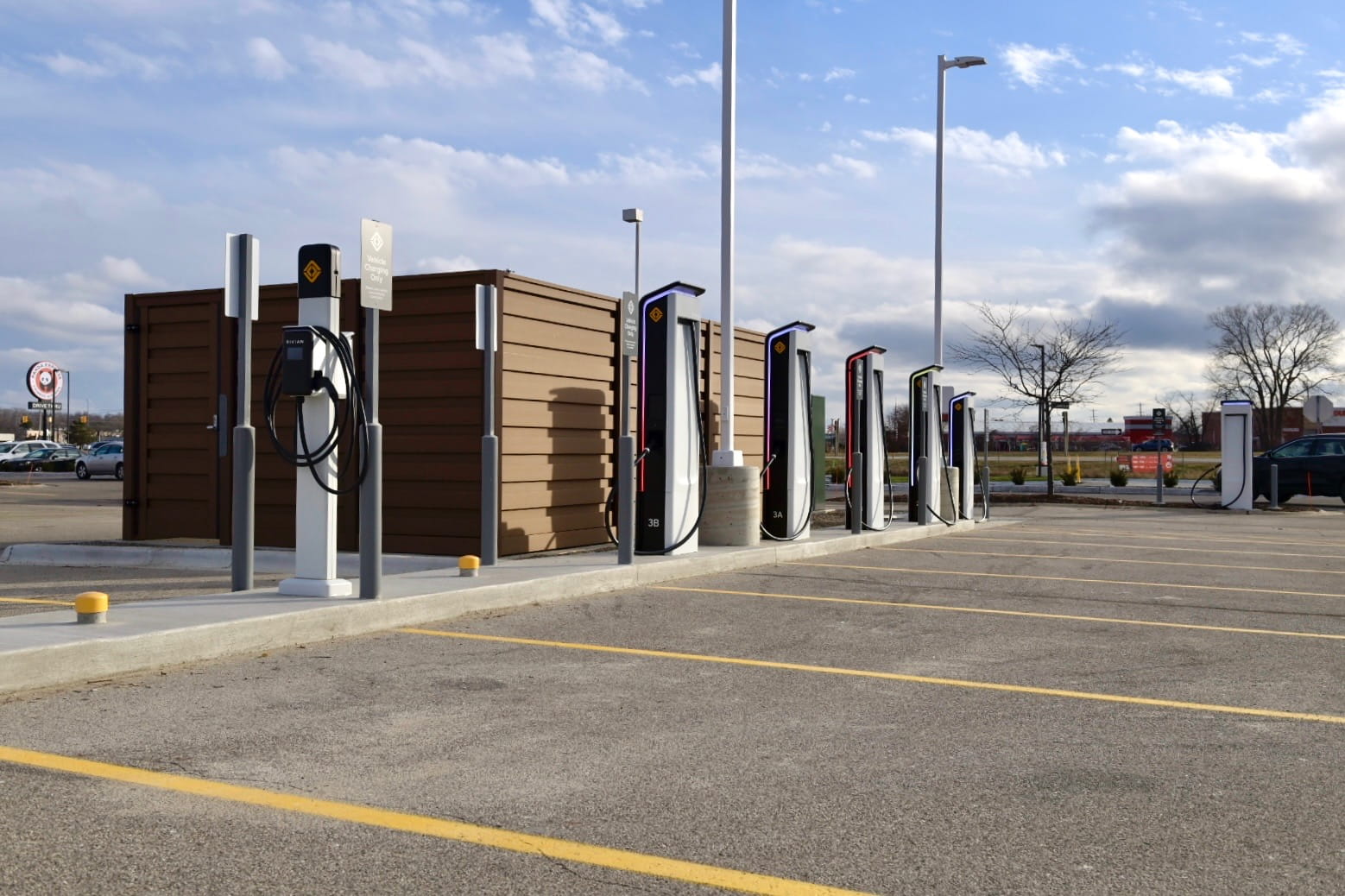 MDOT’s first fast charging station under the NEVI Formula Program is now operating. EV drivers can find the station located in the Meijer parking lot at 6200 South Pennsylvania Ave. in Lansing. 